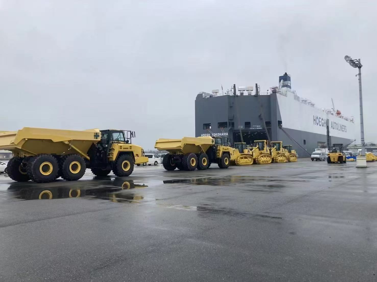 Articulated truck exports